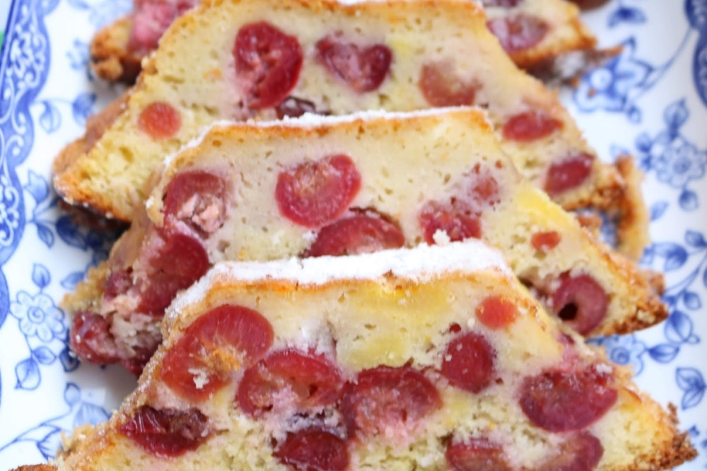 Kolač sa trešnjama i pavlakom bez brašna