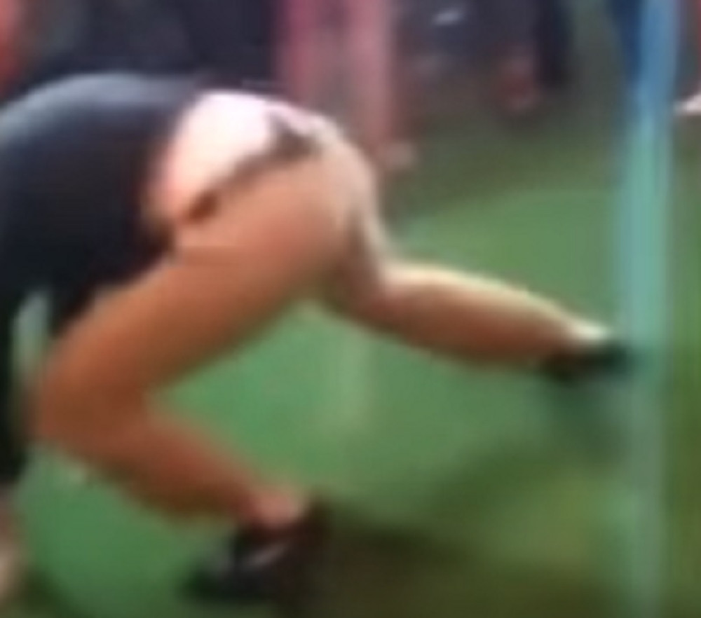 Policajac ranio gosta, ispao mu pištolj dok je plesao (UZNEMIRUJUĆI VIDEO)