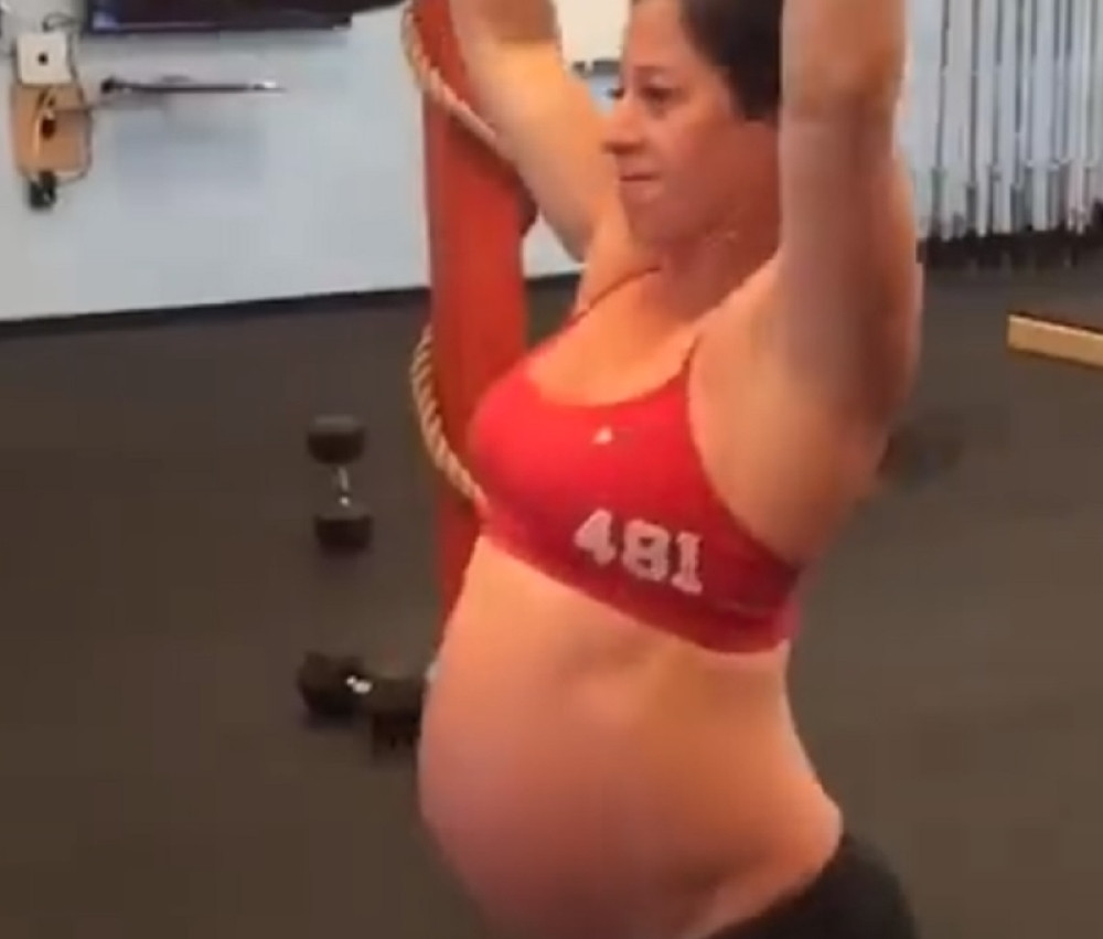 Diže skoro 50 kilograma u devetom mesecu trudnoće