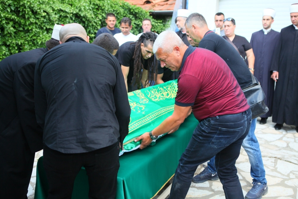 Prekršen običaj na sahrani Sinana Sakića, razlog je veoma snažan
