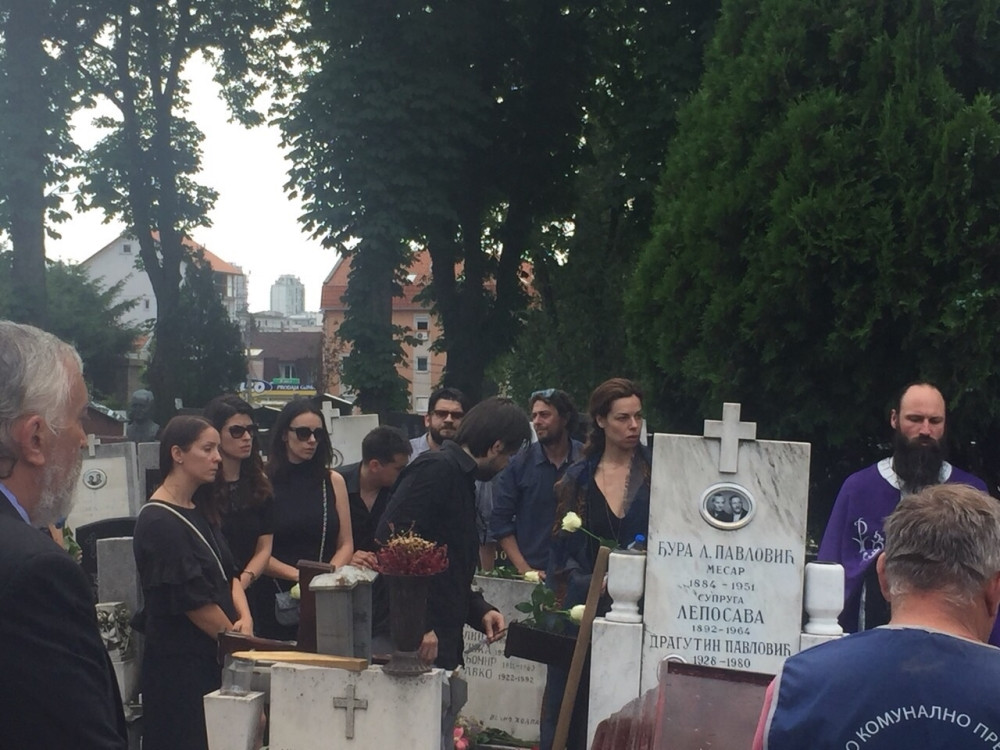 Glumci u suzama ispratili Predraga Bajčetića na večni počinak!