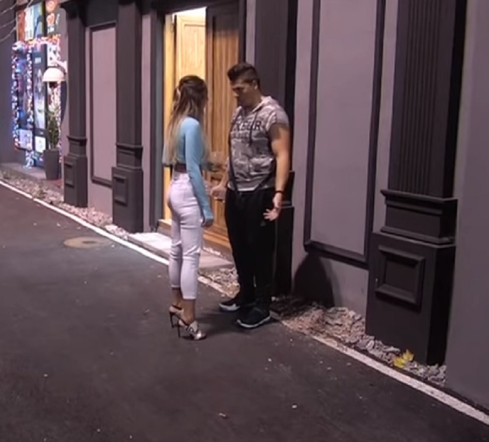 Luna OČAJNA, pijana mu se unosila u FACU, ON je uporno IGNORIŠE!