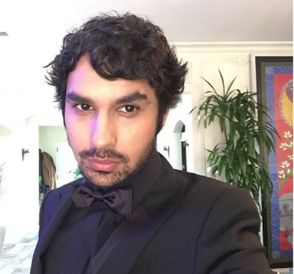 Znamo ga kao stidljivka iz "Štrebera", ali čekajte da vidite KAKVU ŽENU ima!