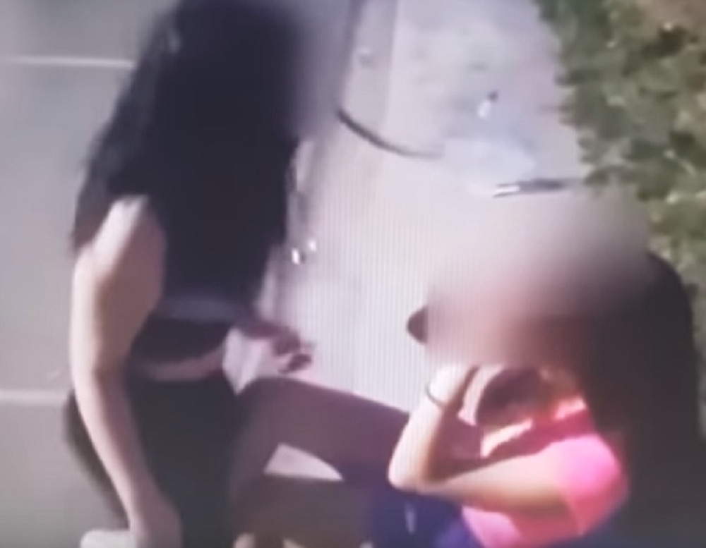 Na društvenim mrežama osvanuo novi JEZIVI snimak vršnjačkog nasilja