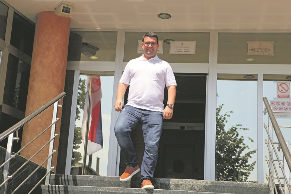 Dušku paprena odšteta, Darka veštače!