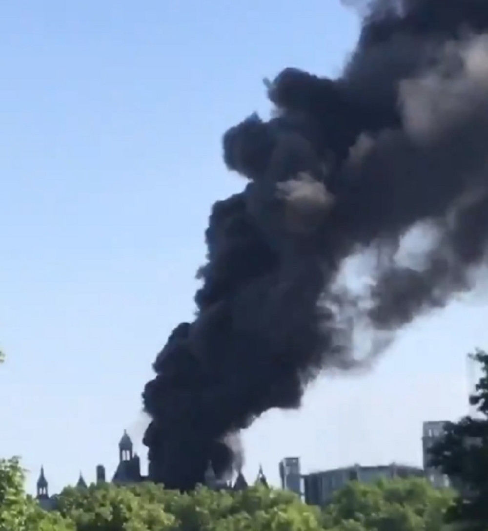 Požar u Londonu, crni dim se širi gradom (VIDEO)