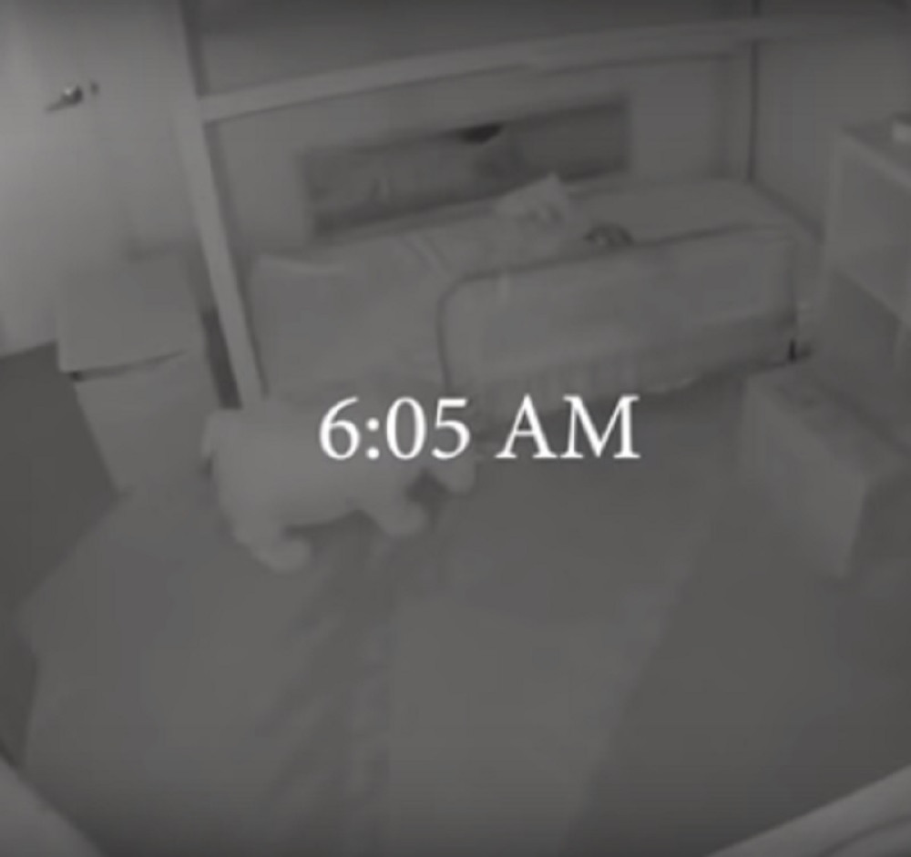 Pronašli su bebu izvan kreveta, a ZAPANJILI su se kad su videli ovo!