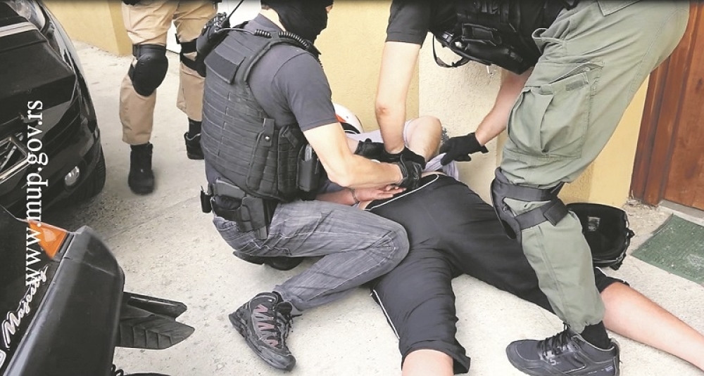 Opljačkao školu i CRKVU, upadao preko krovova i oluka!