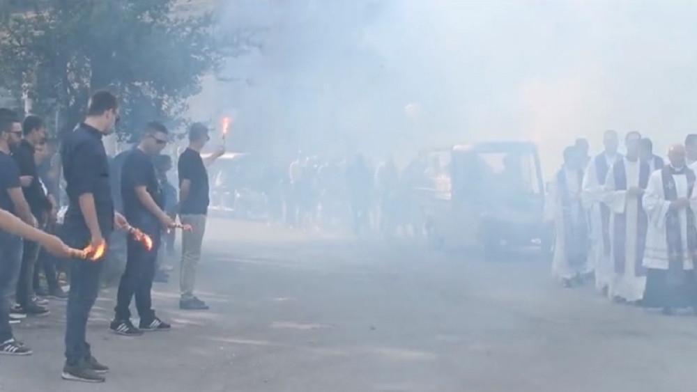 Ovako su se navijači ZAUVEK OPROSTILI od omiljenog trenera i FUDBALERA