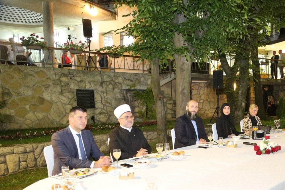 Muamer Zukorlić priredio iftar