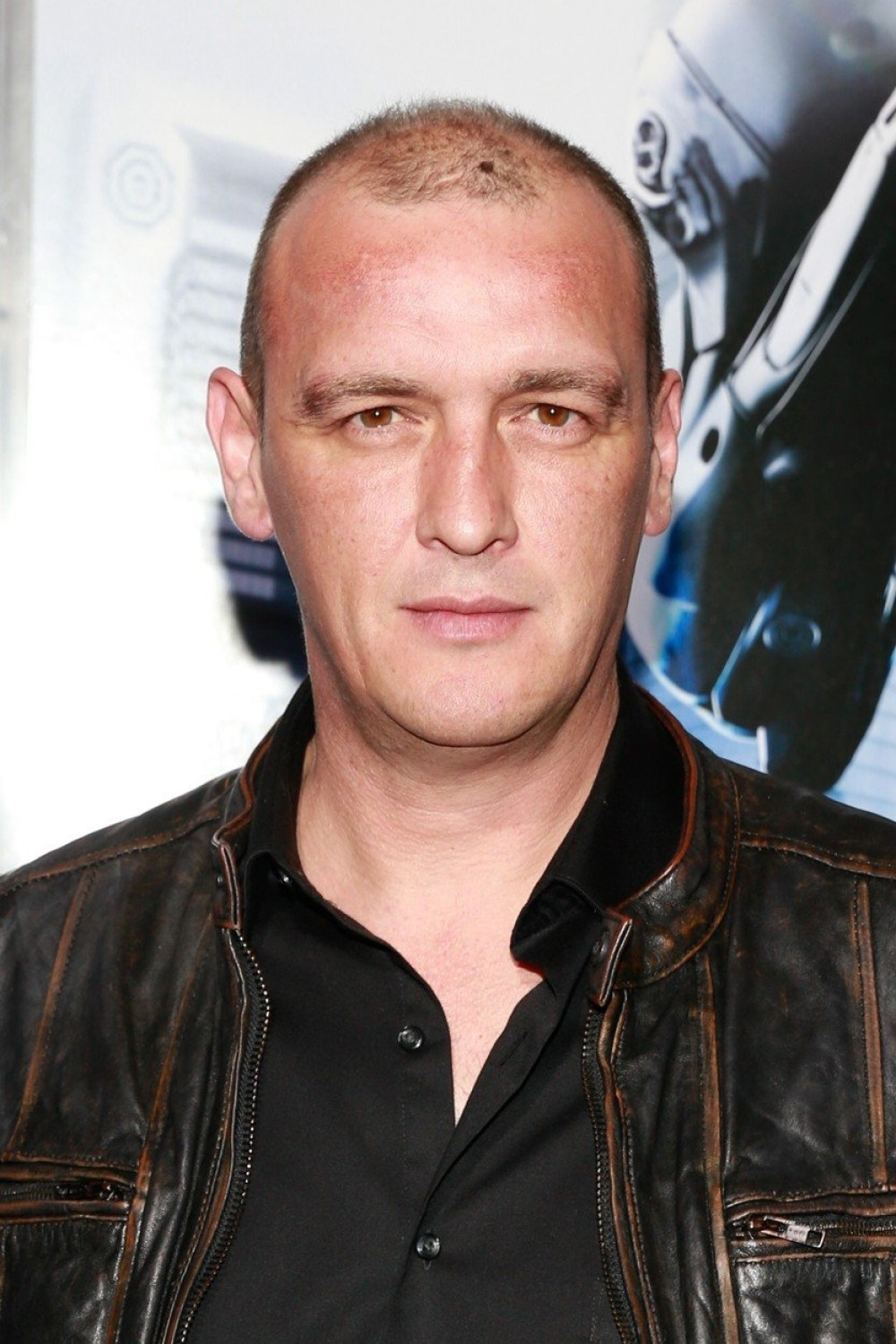 Preminuo popularni glumac, nađen MRTAV u stanu svoje devojke!