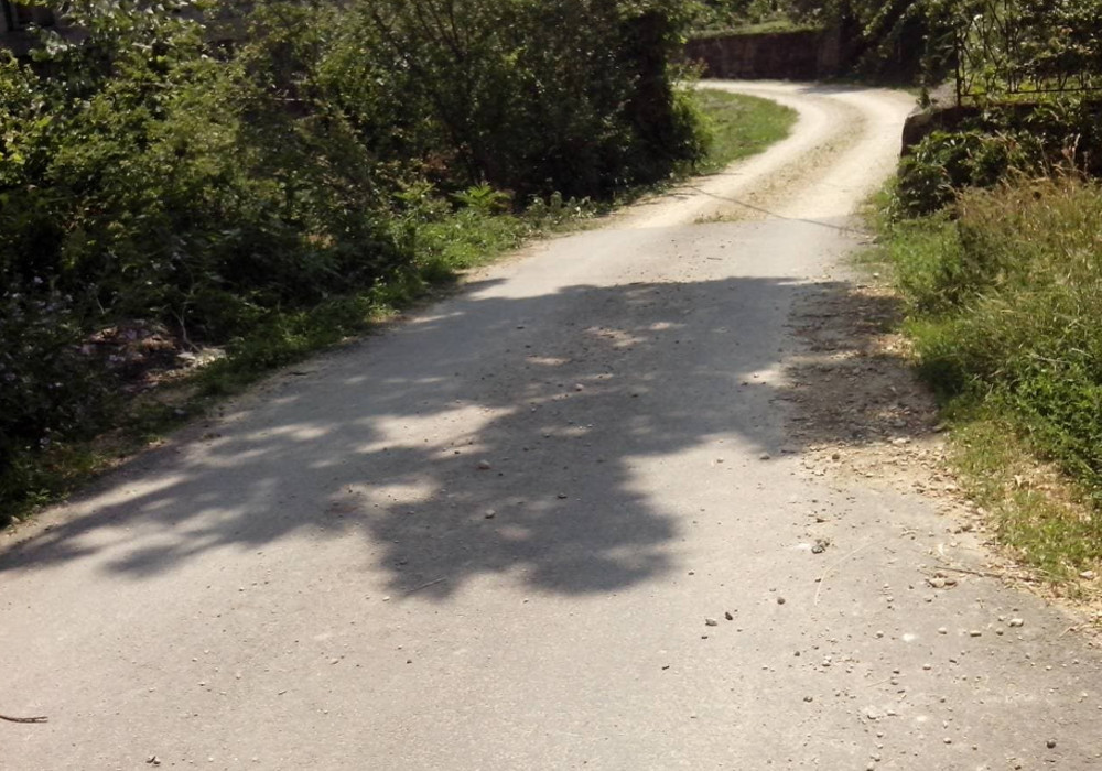 Asfaltirali ĆORSOKAKE po selima, a naplaćivali kao da prave AUTO-PUT?!