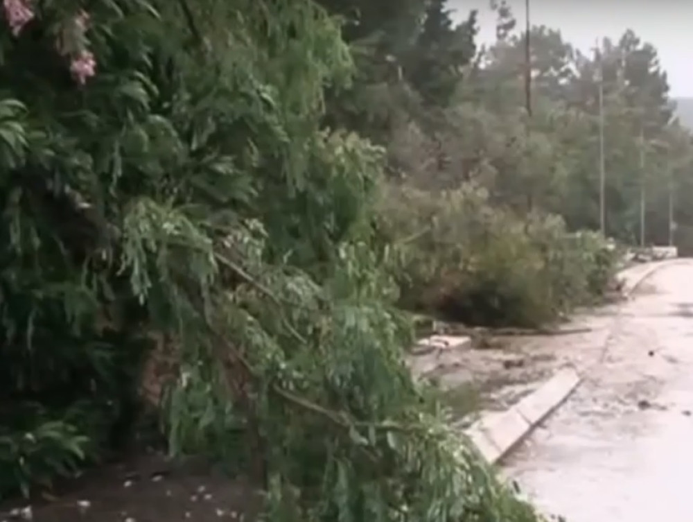 Žestoko nevreme napravilo HAOS u Crnoj Gori, organizovani PRIHVATNI CENTRI za najugroženije!