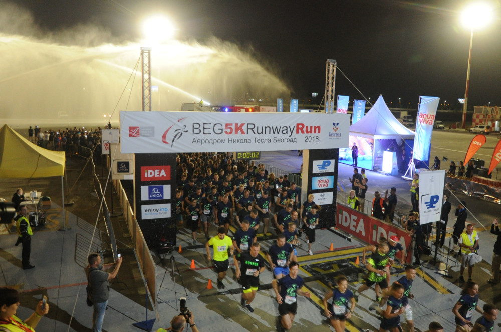 Održana ponoćna trka na pisti Aerodroma "Nikola Tesla", oduševljenje je nastalo kada su došli ONI