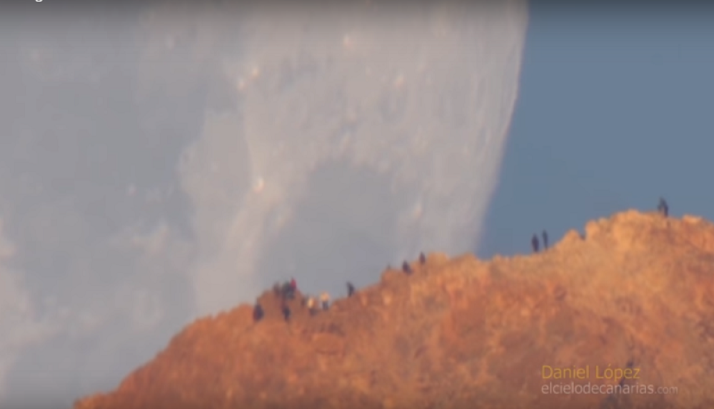 Mesec kao da napada Zemlju