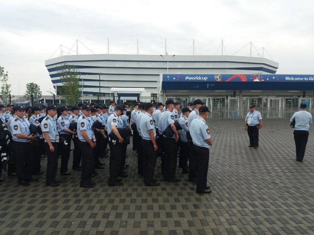 Kiša dočekala srpske novinare, a evo kakvo je obezbeđenje pripremljeno za "orlove" (FOTO)