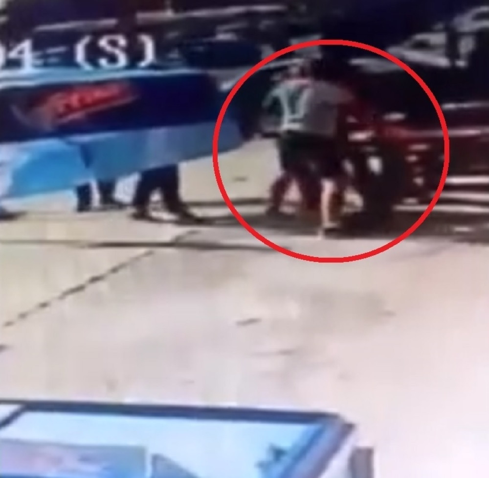 Protestanti pretukli pa opljačkali nedužnog građanina!