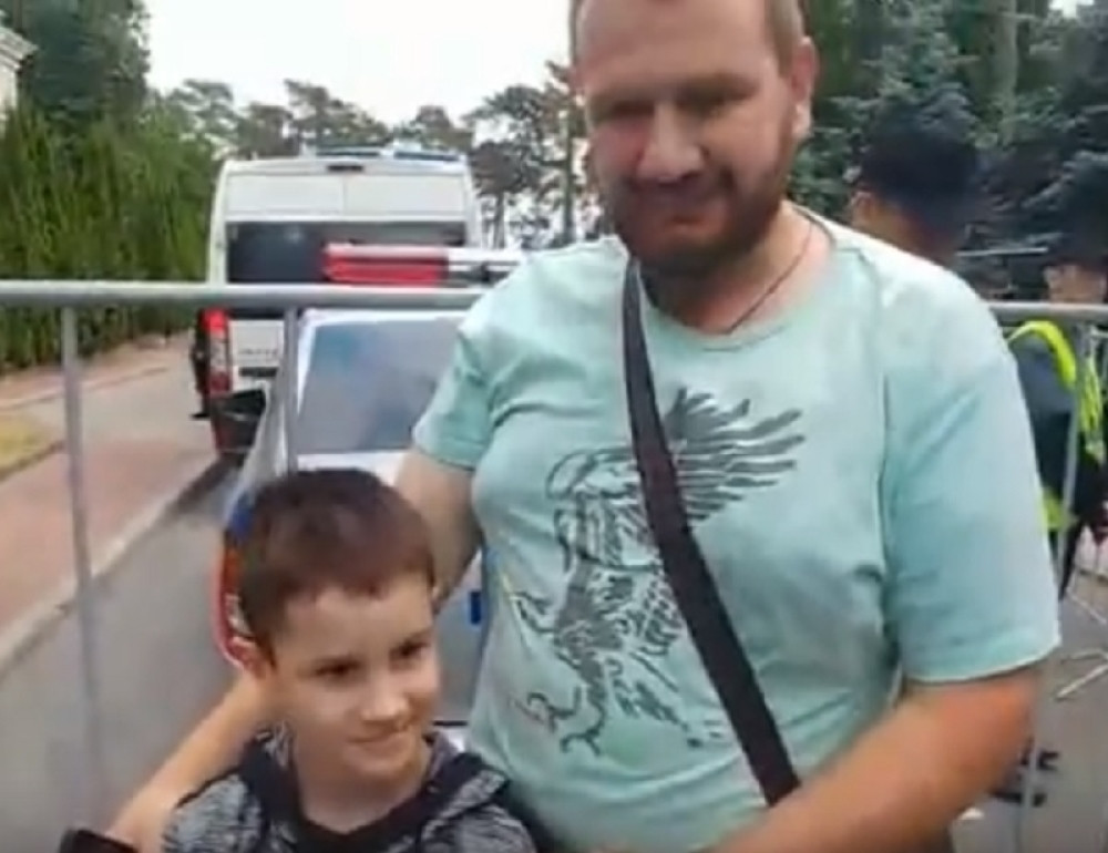 Otac i sin iz Sankt Peterburga došli da pozdrave Baneta, ovakva je bila NJEGOVA REAKCIJA (FOTO)