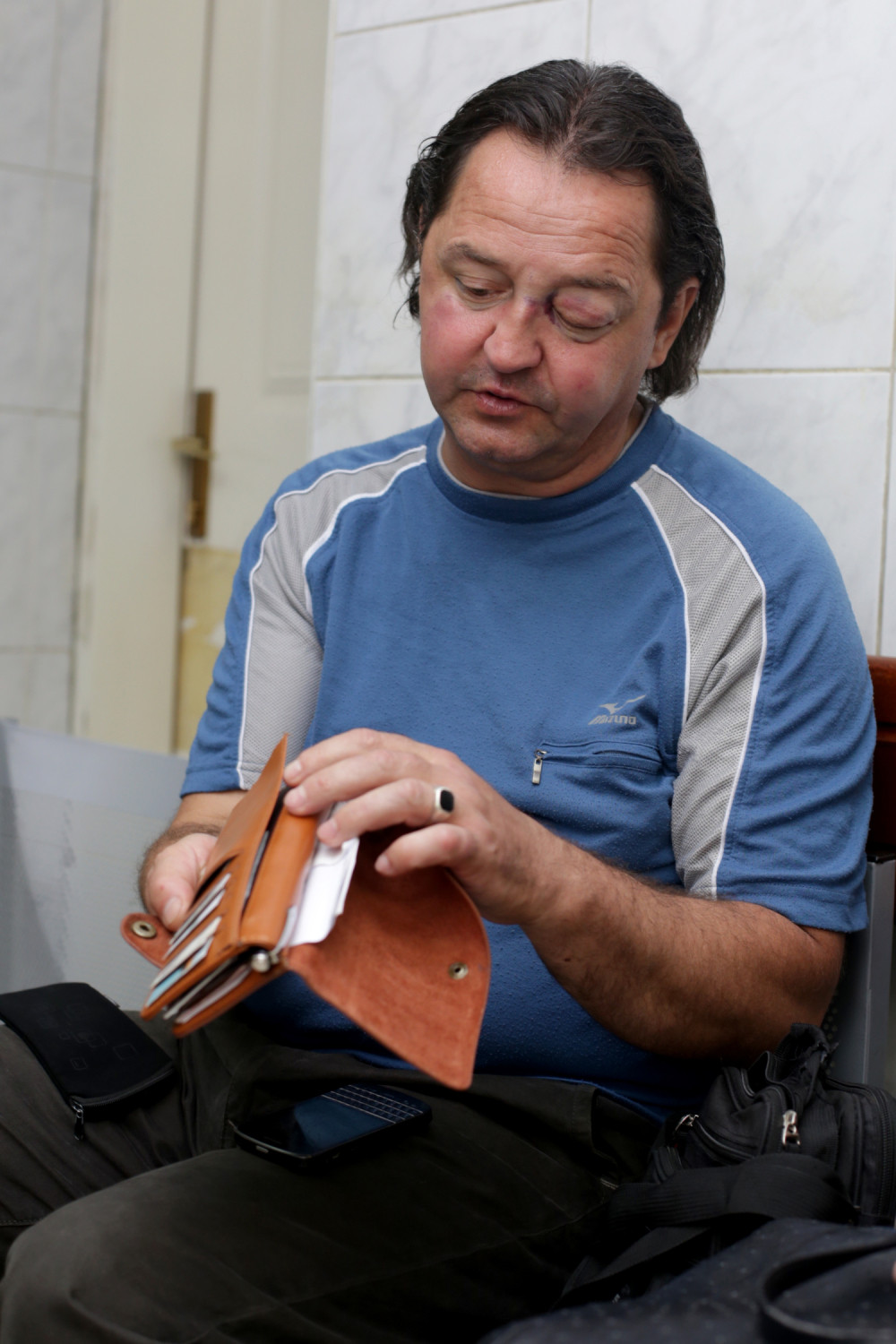 Božidar je izašao iz autobusa kad se vraćao kući, a onda su ga PROTESTANTI zverski napali