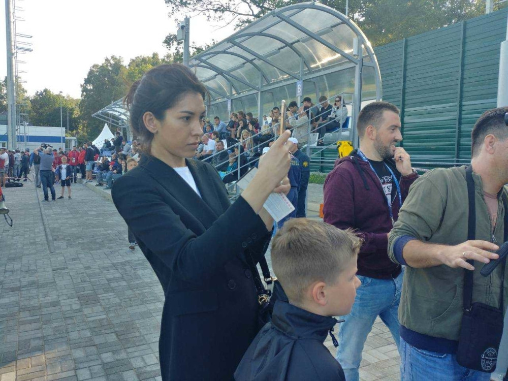 "Alo!" otkriva ko je crnka u pratnji Miloša Bikovića