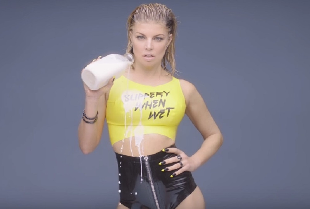 Slavna pevačica je prava bomba, a sada OTKRIVA kako topi NASLAGE SA STOMAKA