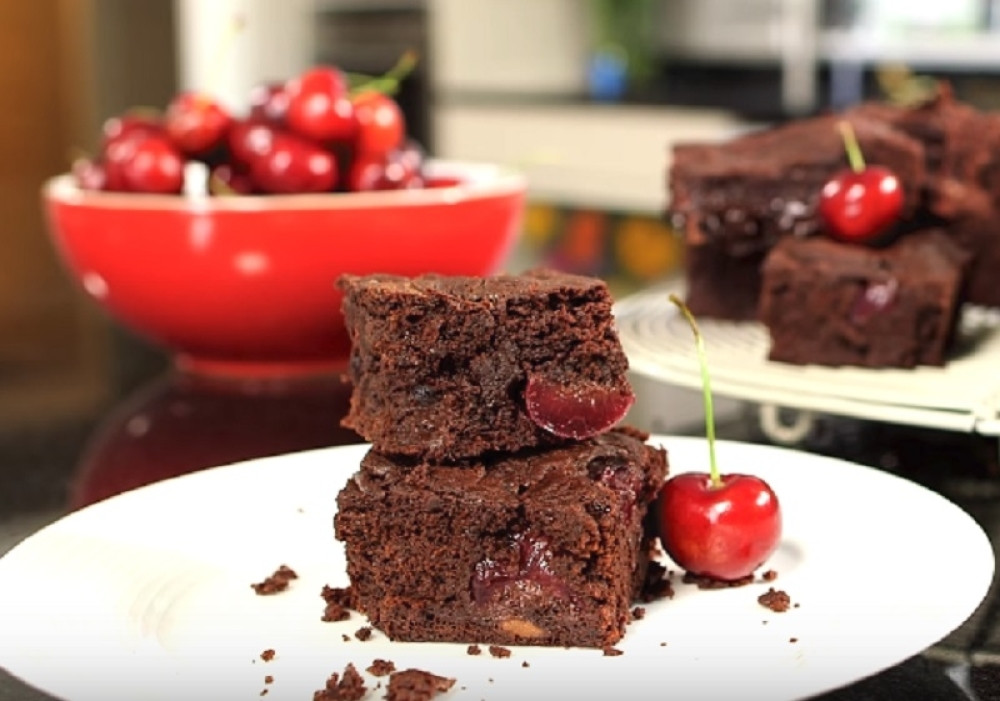 Čokoladne kocke s višnjama, desert koji najveće gurmane ostavlja bez teksta