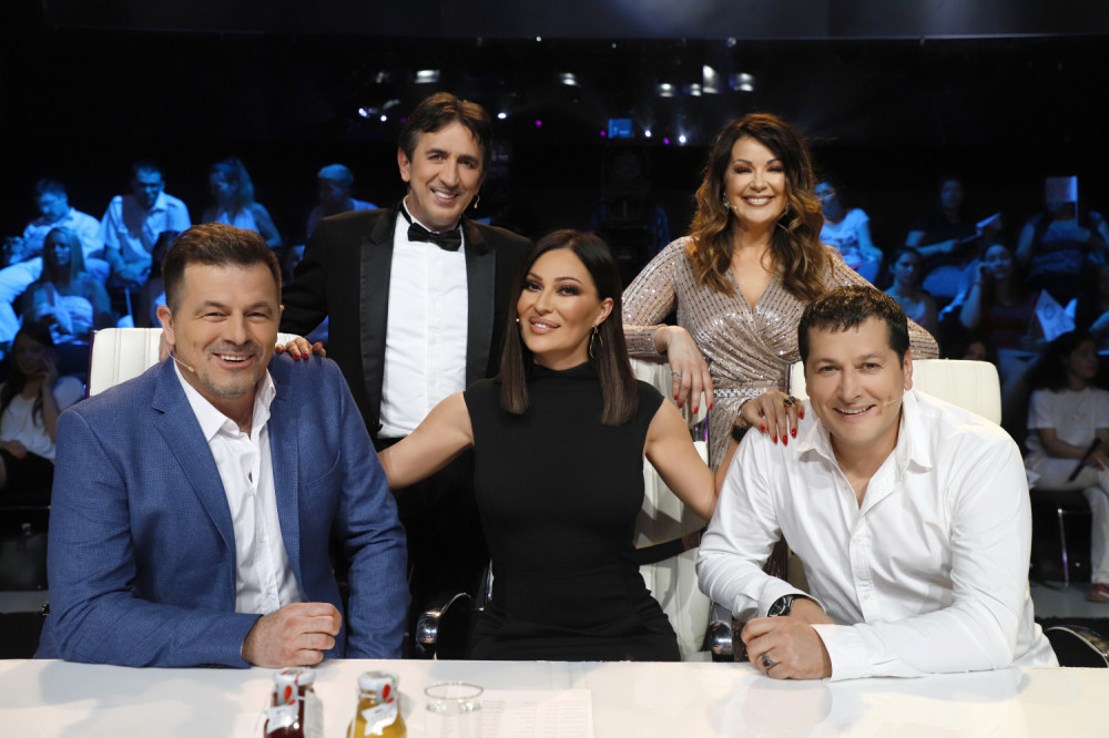 Pogledajte šta žiri emisije "Nikad nije kasno" radi u pauzama snimanja!