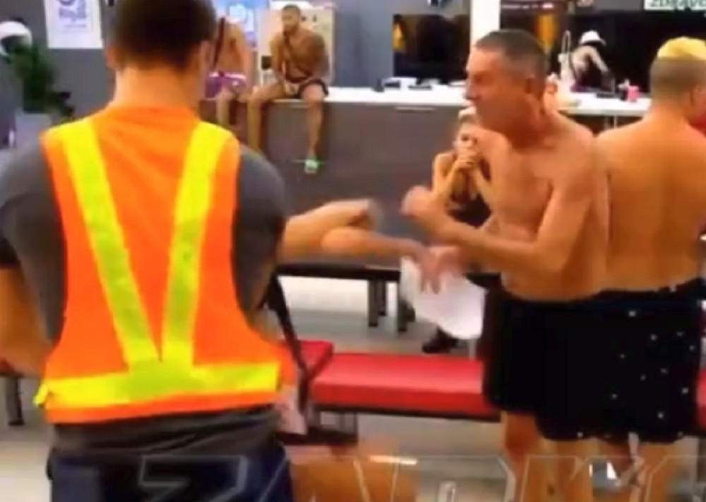 Marija Ana ŠUTIRALA i ŠAMARALA Lepog Miću, obezbeđenje uletelo u Zadrugu!