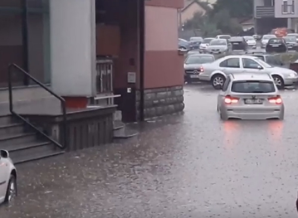 Još će nas terorisati kiša i pljuskovi, u Srbiji opet crveni meteoalarm, ali to nije sve