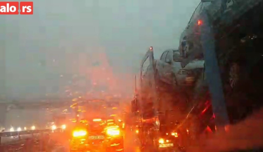 Grad LOMIO AUTOMOBILE na auto-putu!