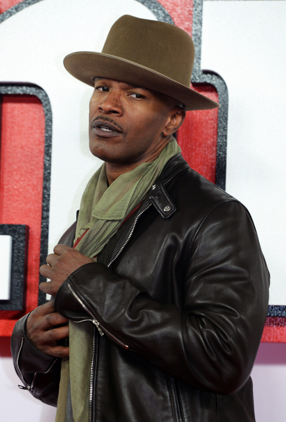 Žena optužila slavnog glumca da ju je TUKAO PENISOM po licu!