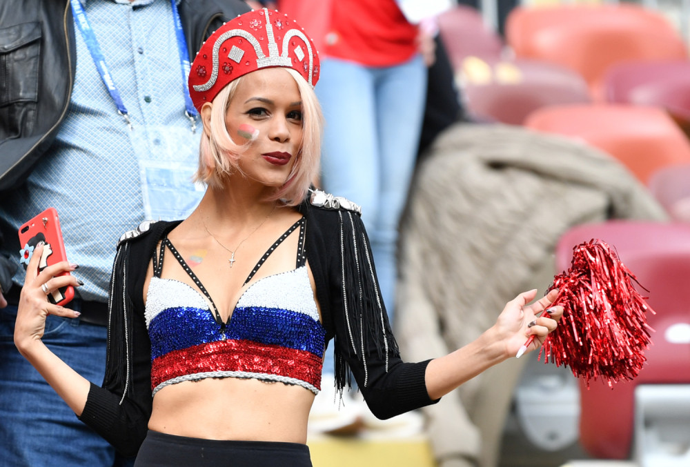 Vrela Ruskinja RASPALILA MAŠTU navijačima na otvaranju! (FOTO)