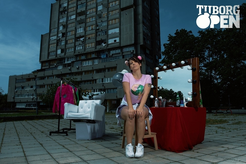 Mimi Mercedez NOVOM PESMOM najavila VRELO LETO!