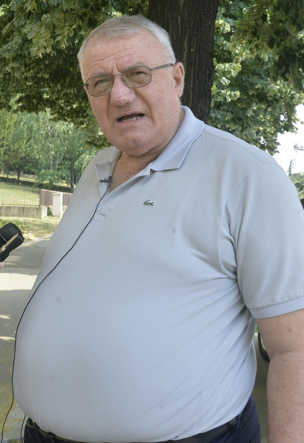 Šešelj se pojavio pred kamerama prvi put posle operacije (FOTO)