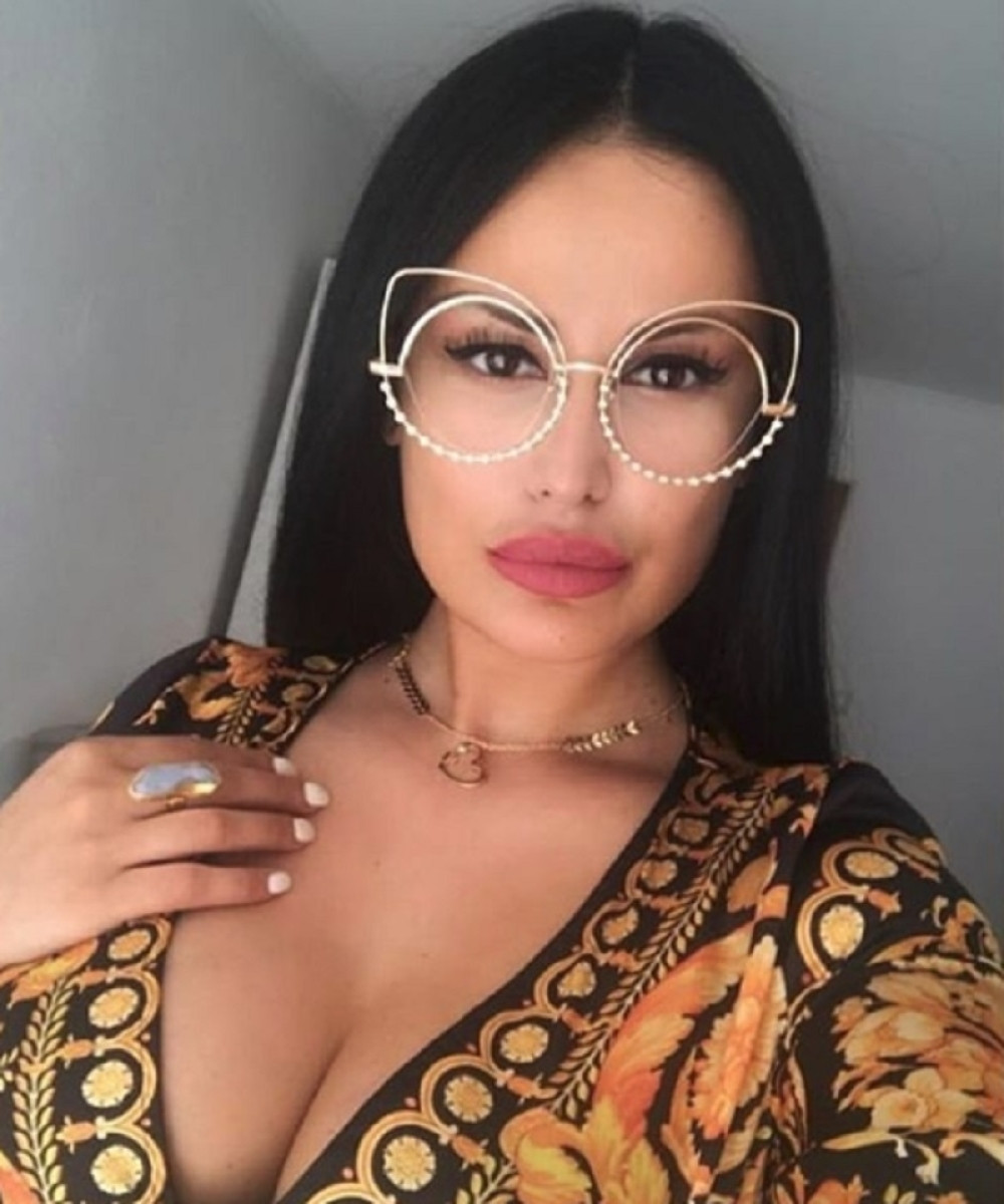 Indi je skoro jedva izukla živu glavu, a sada je objavila fotografiju sa nepoznatim muškarcem kojom je SVE šokirala! (FOTO)