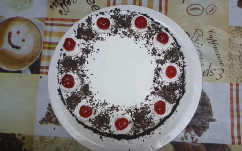 Napravite "Grčku sladoled tortu", ukusni kremasti desert sa tri fila!