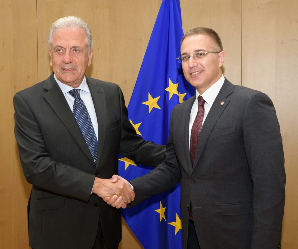 Stefanović: Niko sam ne može da reši problem migranata