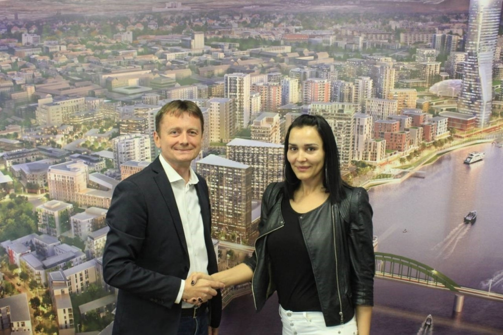 Srpska Hali Beri postala član SNS-a!