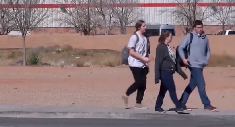 Tinejdžer doneo BOMBU u školu!