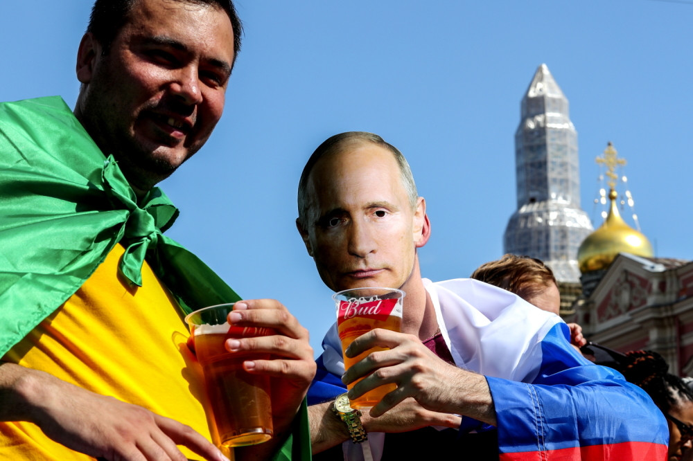 Švajcarci za meč sa Srbijom STIŽU na TRAKTORU, Putin ČASTI KARTOM za VOZ!