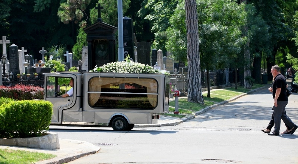 ŠOK U VOJVODINI: Ukrali pokojnika grobarima s lopate! Nećete verovati ko je to učinio i koliko se zakomplikovalo!
