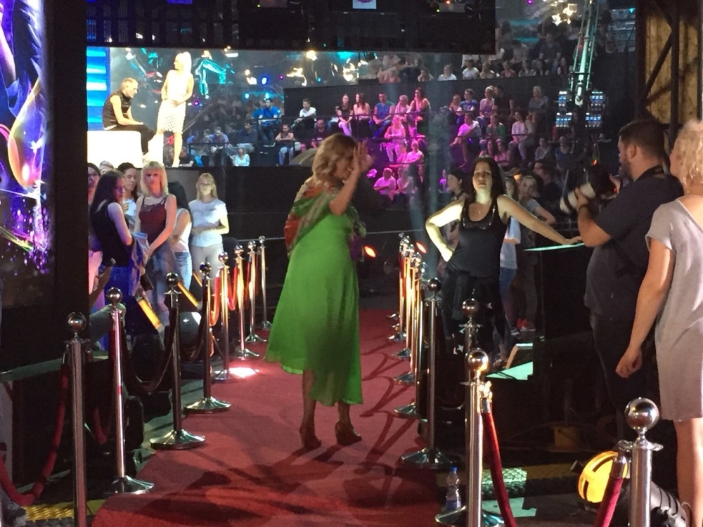 Njen dolazak ŠOKIRAO SVE U STUDIJU, ZANEMELI su kada su je ugledali!