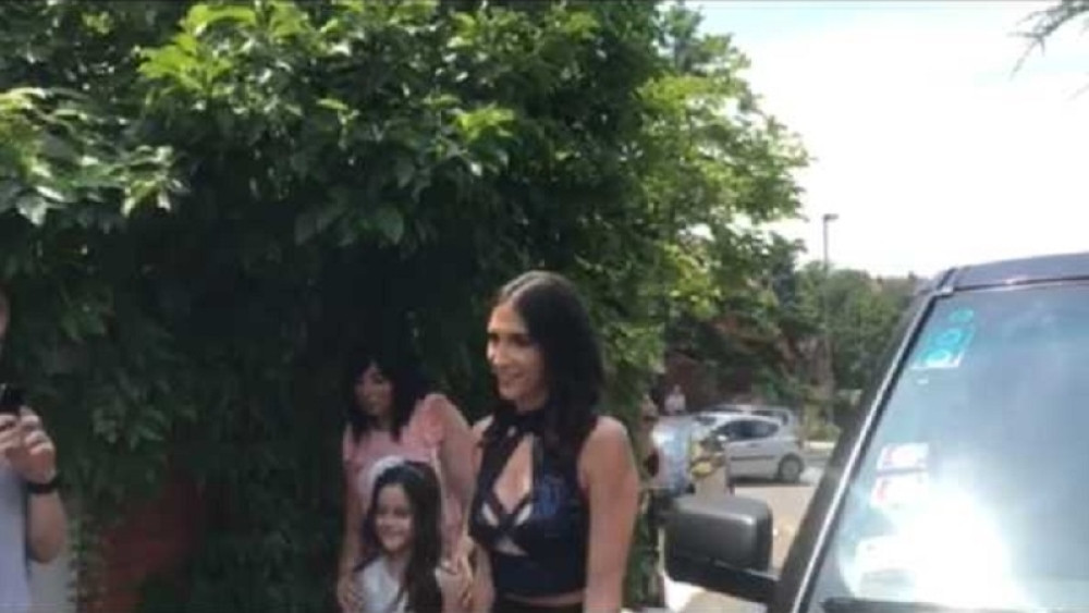 Jelisaveta BEZ TEA stigla na svadbu, ali OSMEH NIJE SKIDALA (FOTO)