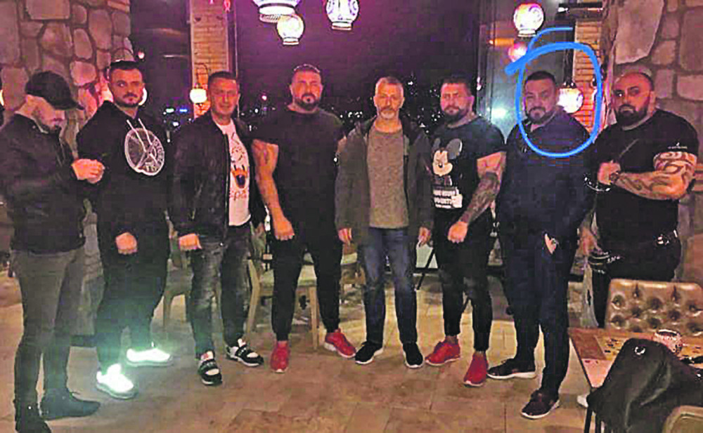 Članovi „Srbske časti“ fotografisali se sa zločincem Naserom