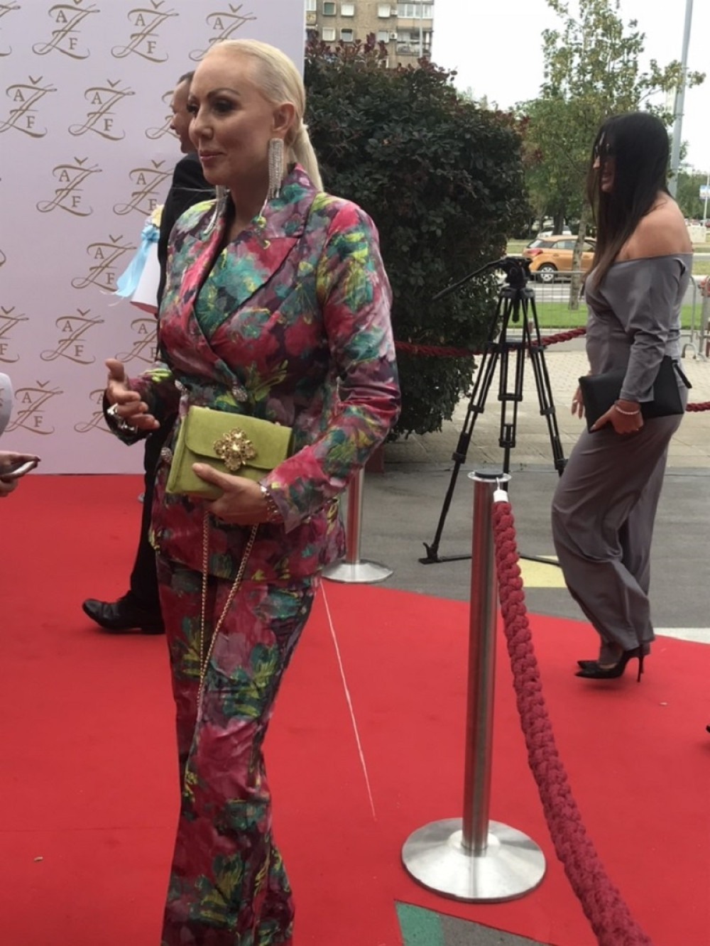 Zvanice PRISTIŽU NA SVADBU Prije i Filipa, POZNATE DAME oduševile izgledom!