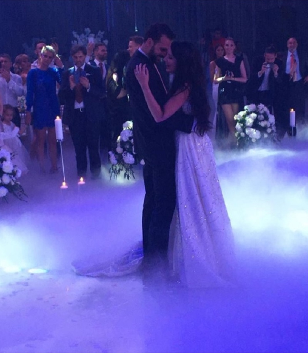 Nakon tri LUKSUZNE bele venčancice, Prija je obukla OVU HALJINU (FOTO)