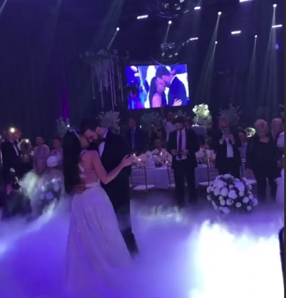 Njegove pesme OBOŽAVATE, a on sada PEVA na svadbi kod Prije i Filipa!