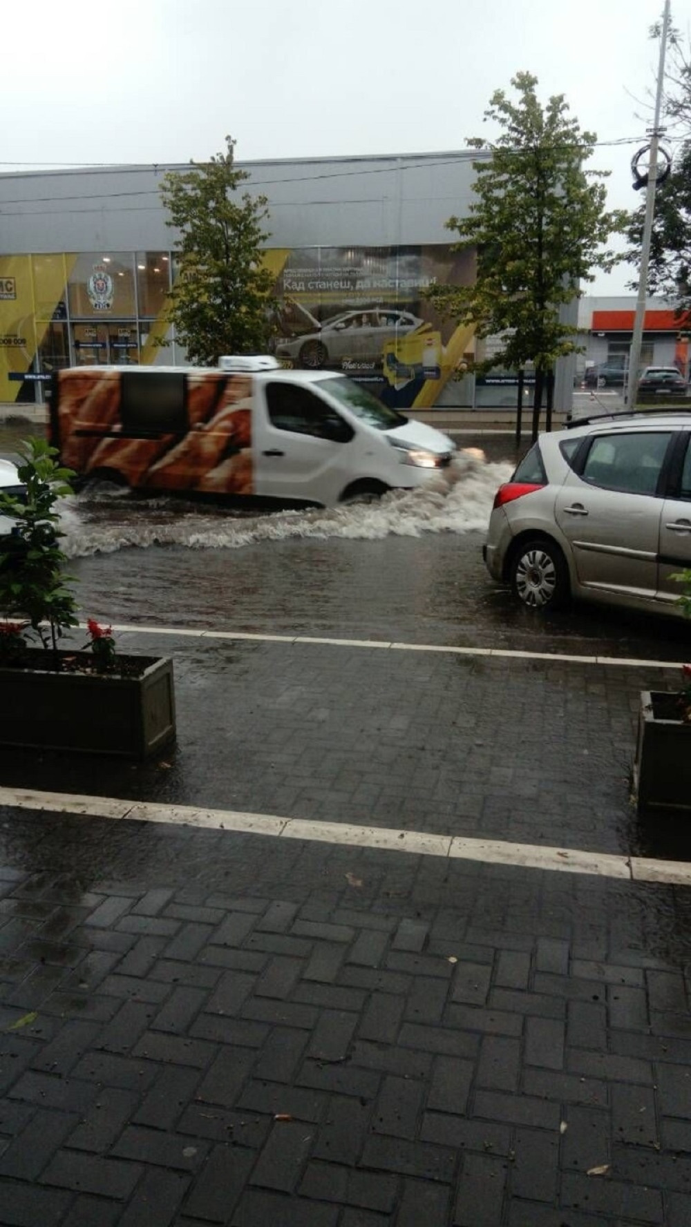 Beogradskim ulicama danas tekle reke, nadležni otkrili zašto je to tako!