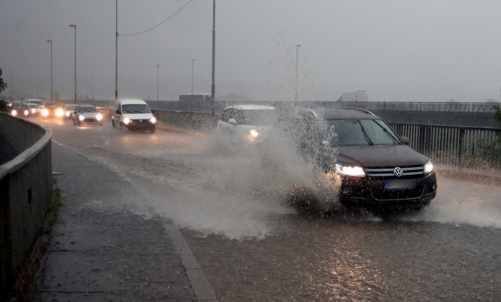 Stiže nam SNAŽNO NEVREME, na snazi CRVENI meteoalarm, u ovim delovima Srbije će da lije!