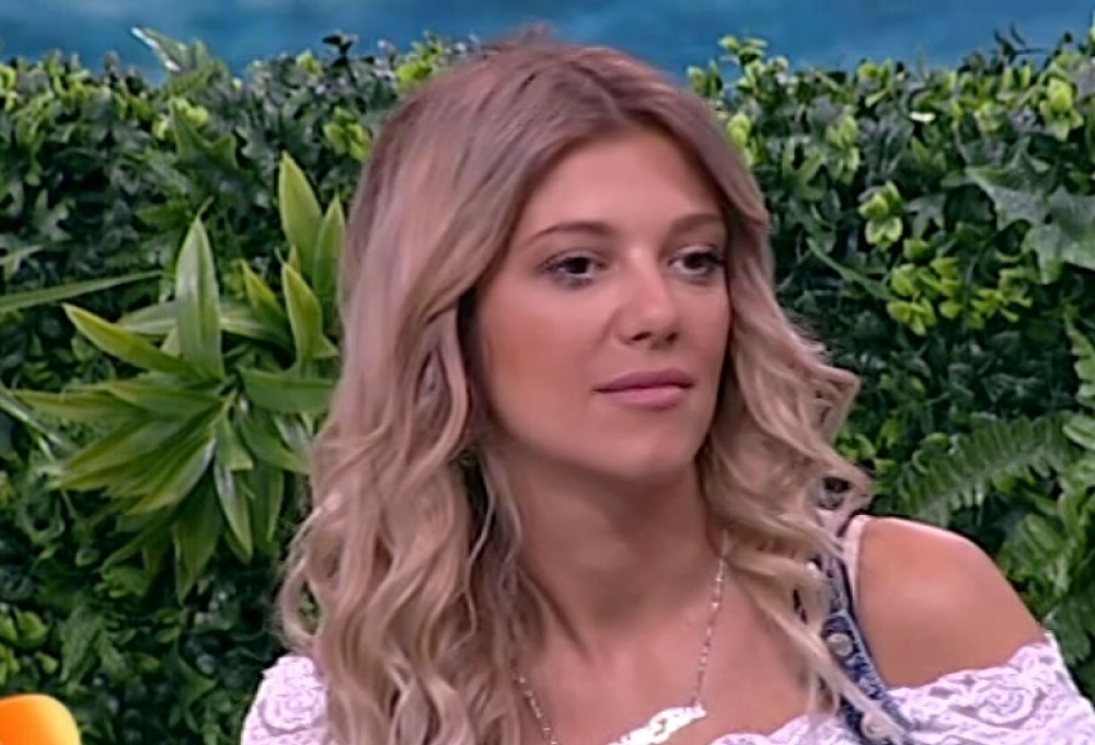 KIJA OTIŠLA NA MORE SA DEČKOM, UHVAĆENI ZAJEDNO U KAFIĆU! Isplivale fotke sa popularnim srpskim pevačem!